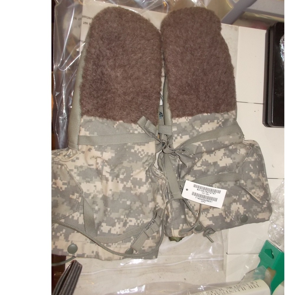 US Military ACU Digital Camo Extreme Cold Weather Mittens Leather Palm Small